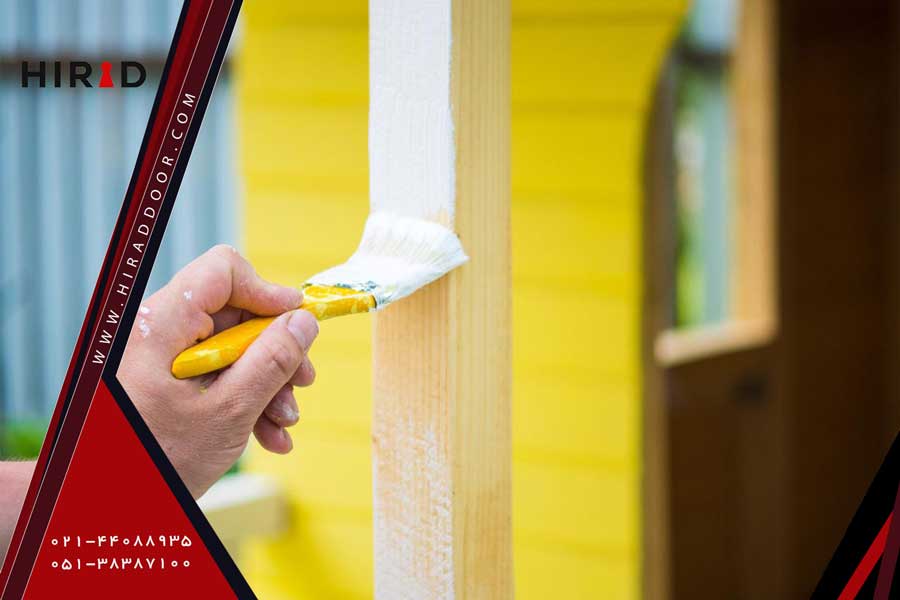 رنگ کردن درب با قلمو